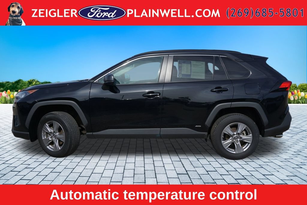 Used 2022 Toyota RAV4 LE AWD/4WD image 2