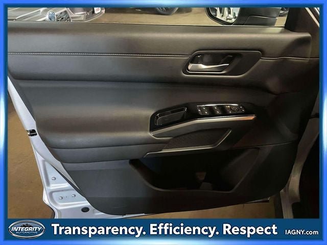 Certified 2025 Nissan Pathfinder SL AWD/4WD image 15