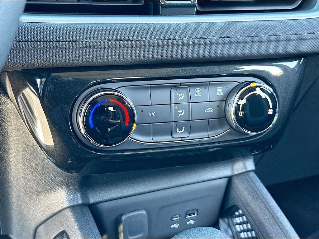 Used 2024 Chevrolet TrailBlazer LT w/ Driver Confidence Package image 15