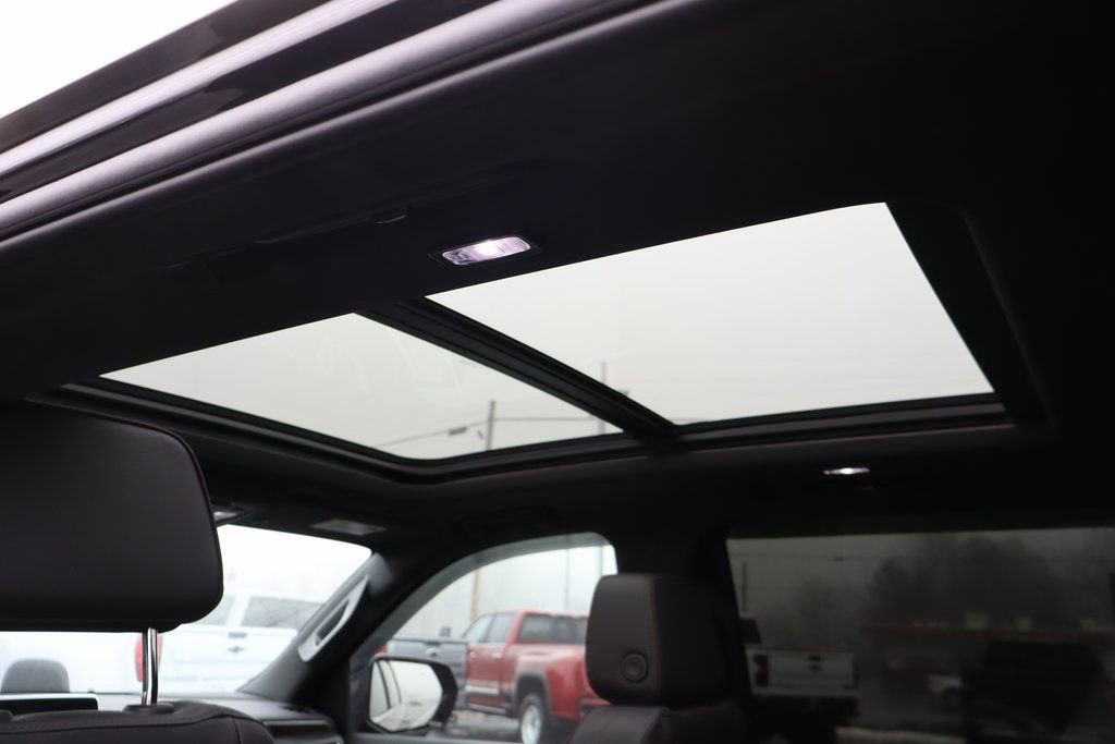 Used 2023 Chevrolet Suburban High Country image 13