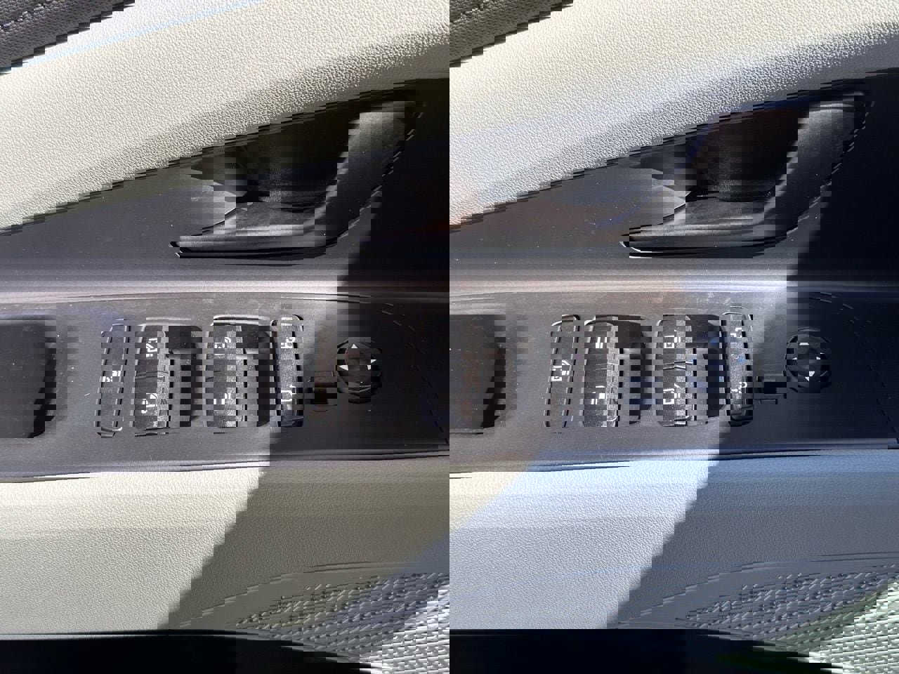 Certified 2025 Hyundai Elantra Limited image 23