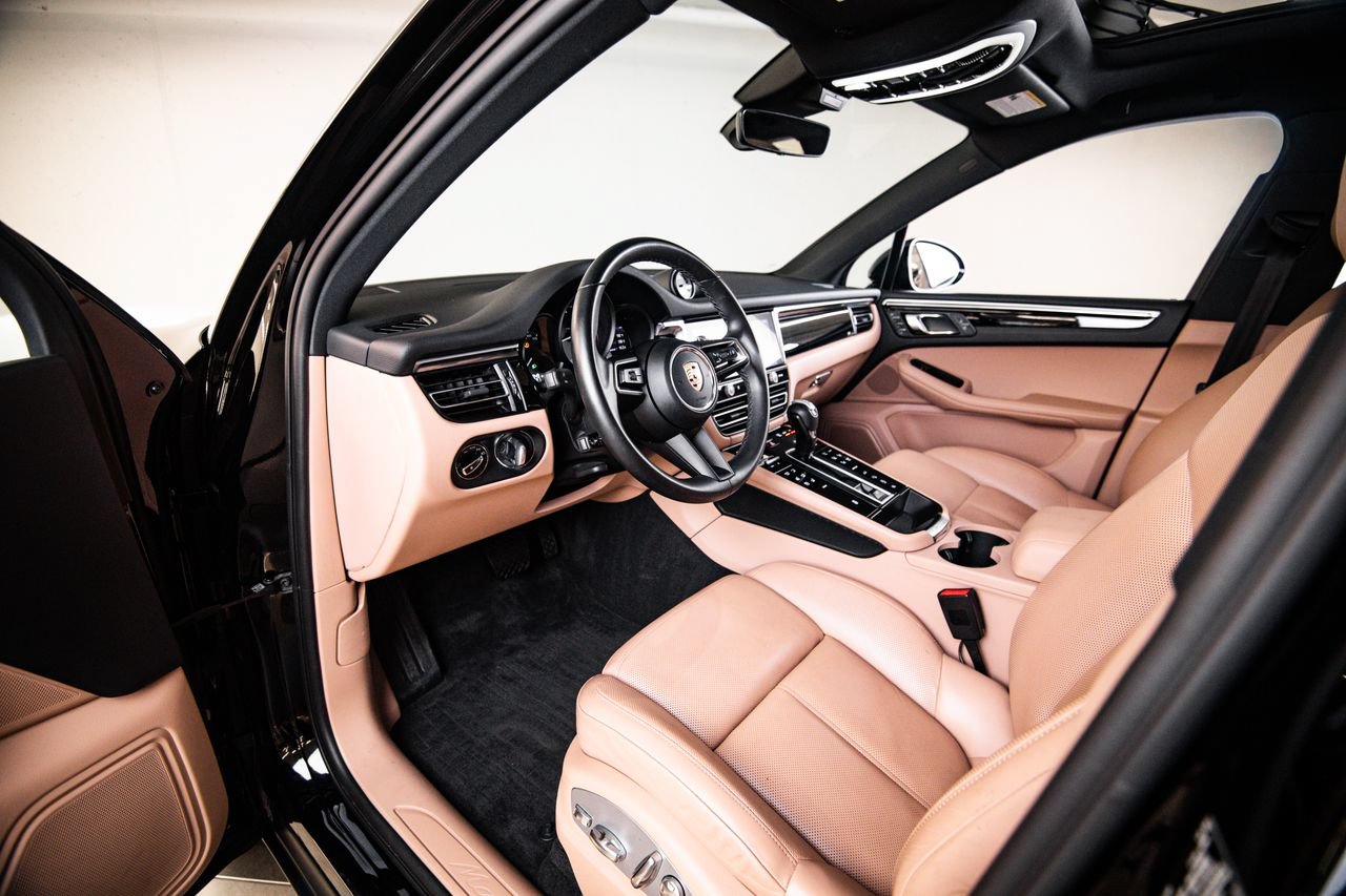 Certified 2023 Porsche Macan AWD/4WD image 4