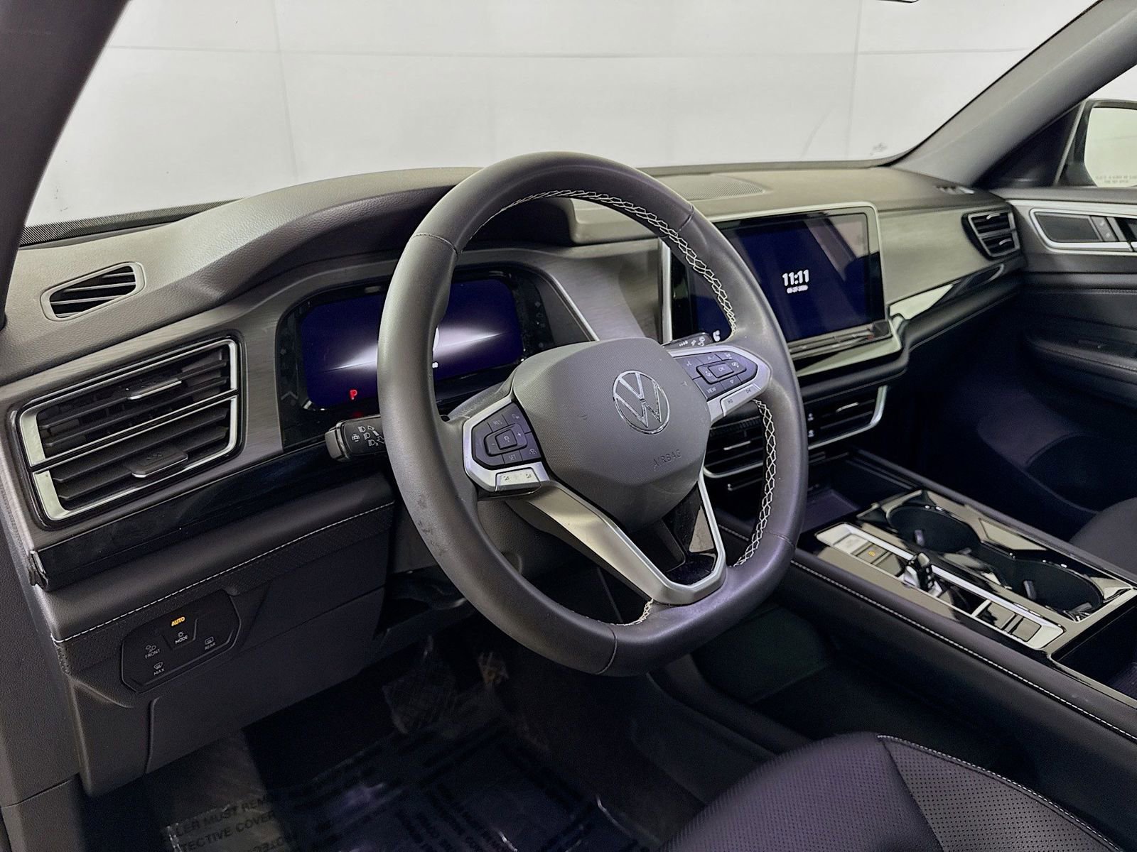 Certified 2024 Volkswagen Atlas Cross Sport SE w/ Panoramic Sunroof Package AWD/4WD image 4