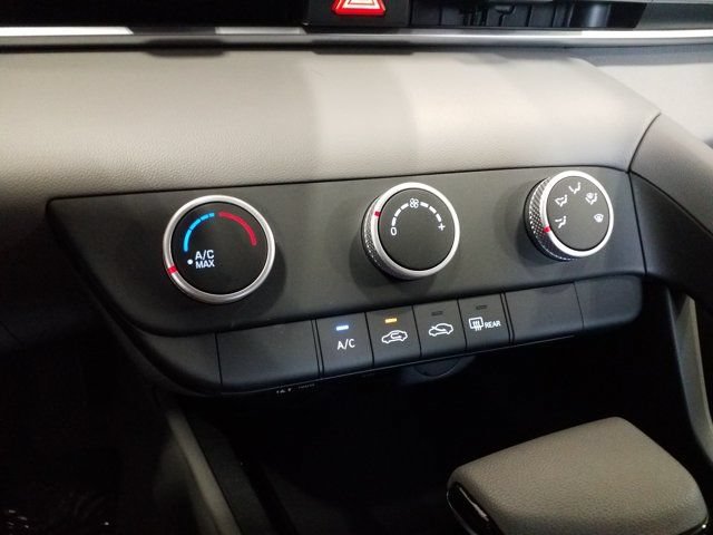 Certified 2025 Hyundai Elantra SE FWD image 7