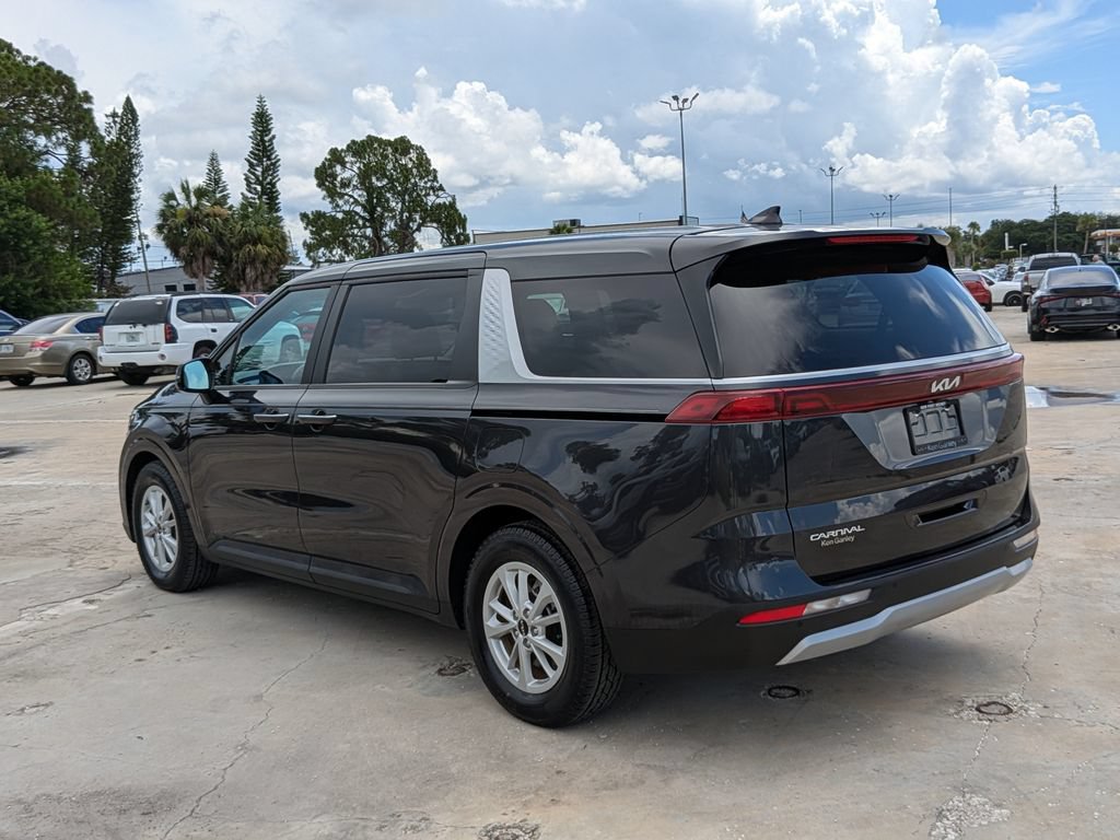 Certified 2024 Kia Carnival LX FWD image 6