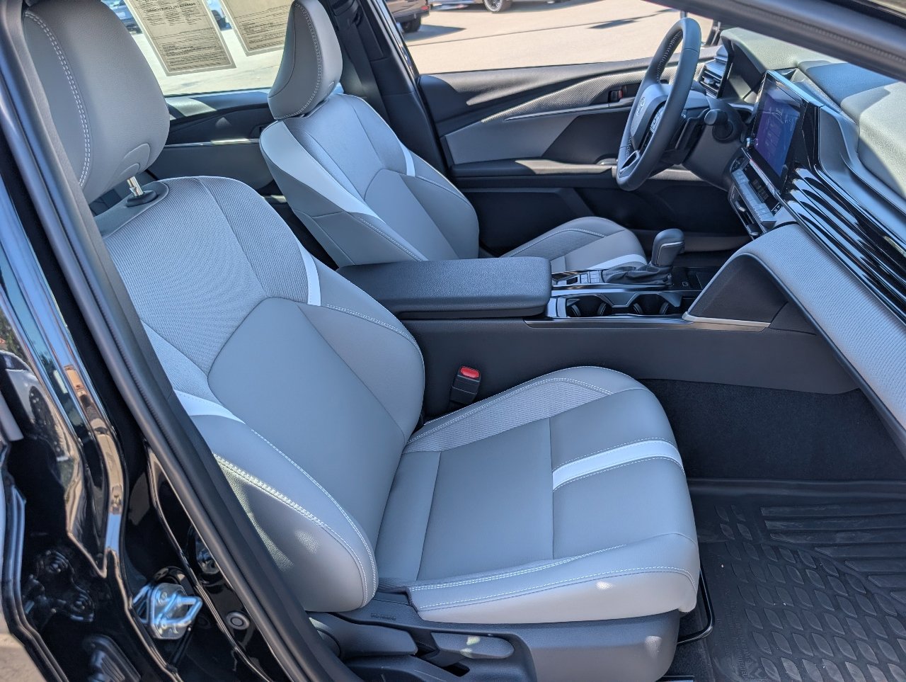 Used 2026 Toyota Camry SE w/ Convenience Package image 8