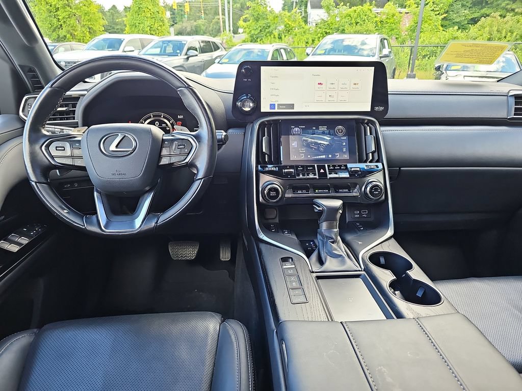Used 2023 Lexus LX 600 4WD w/ Appearance Package image 12