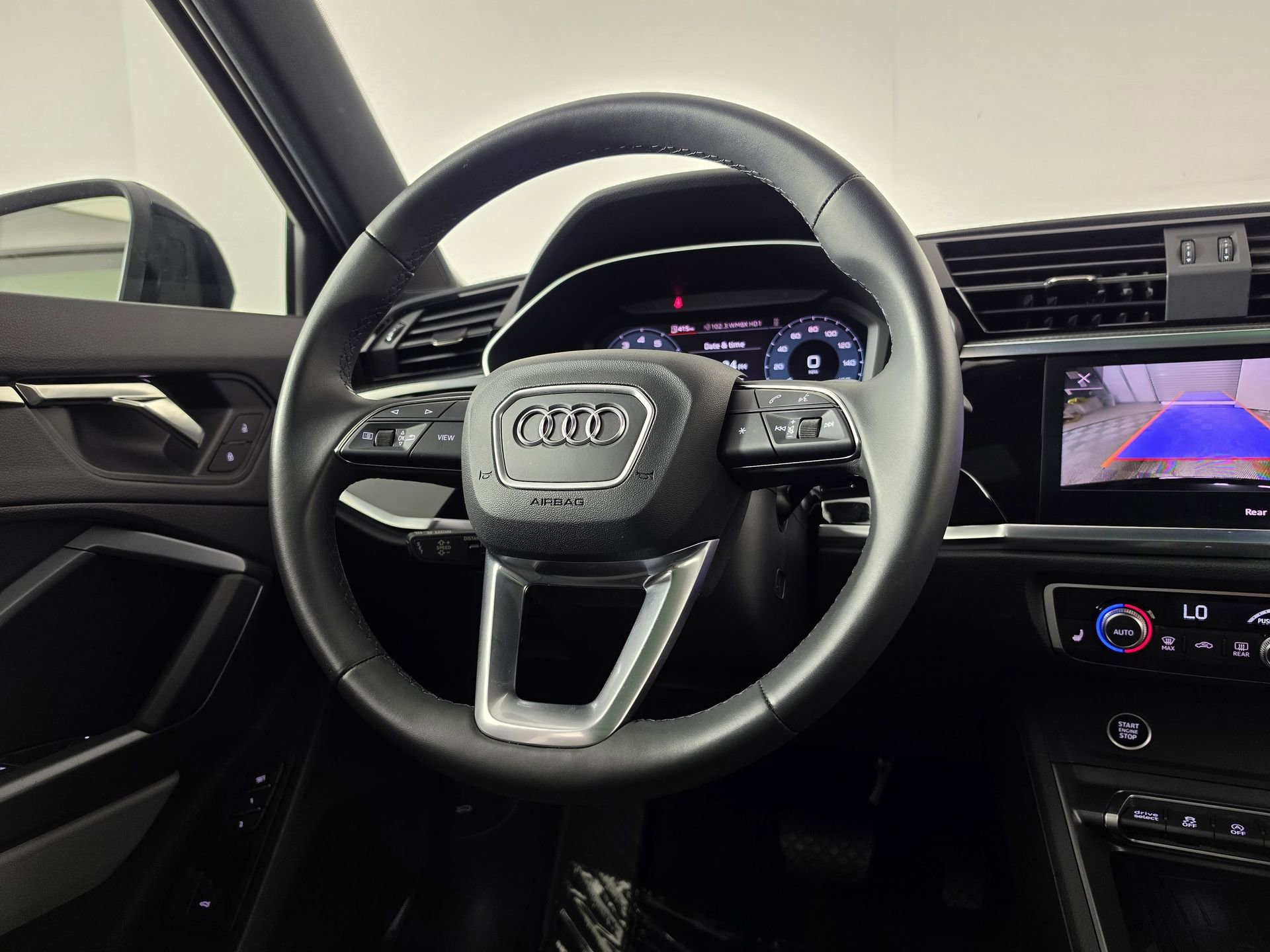 Certified 2025 Audi Q3 2.0T Premium w/ Convenience Package AWD/4WD image 39