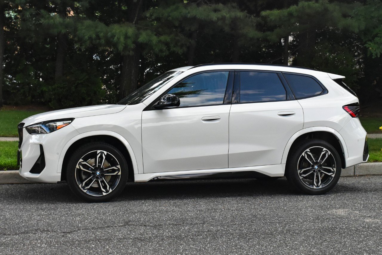 Used 2023 BMW X1 xDrive28i w/ Premium Package AWD/4WD image 3