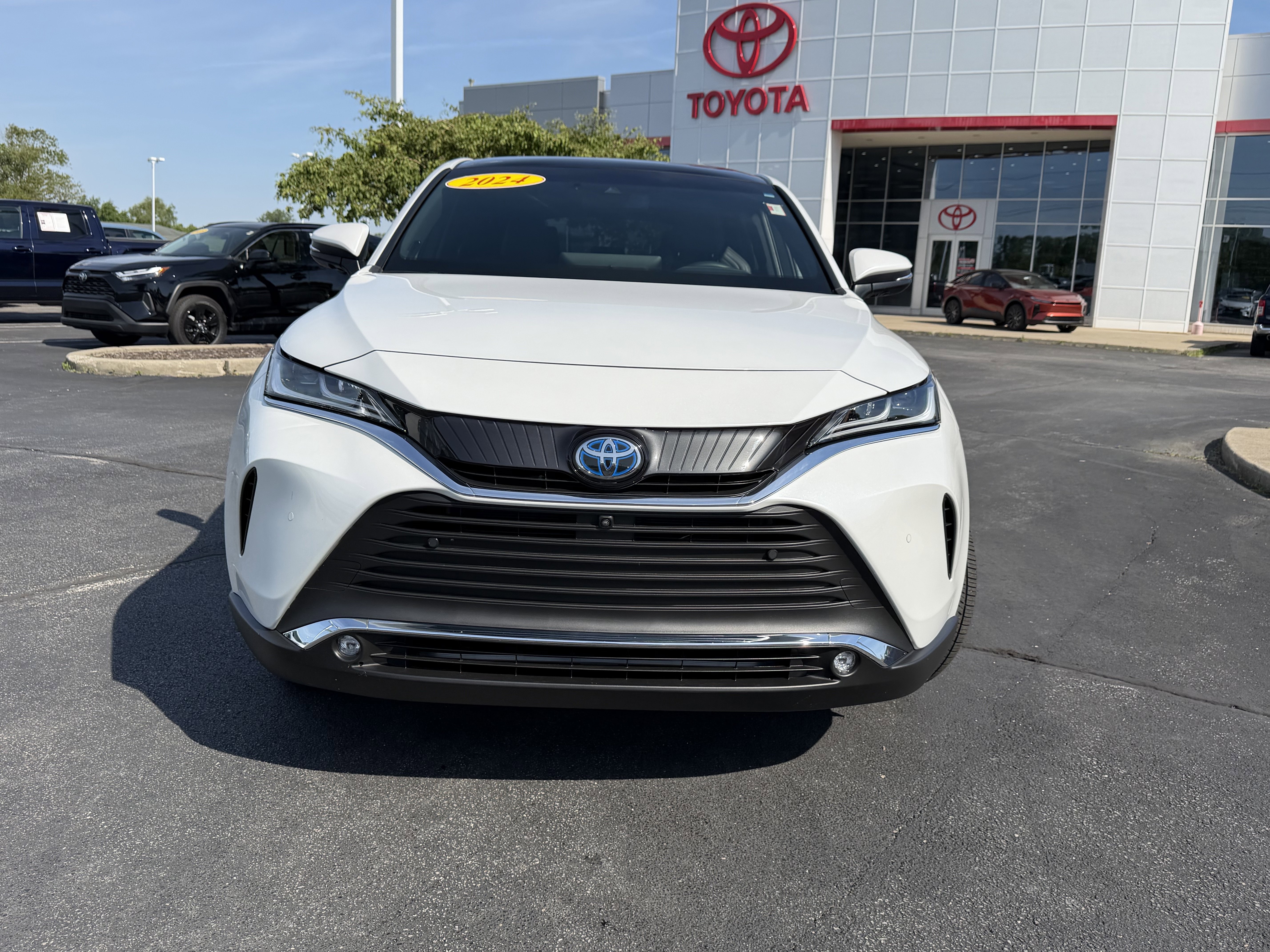 Used 2024 Toyota Venza Limited AWD/4WD image 2