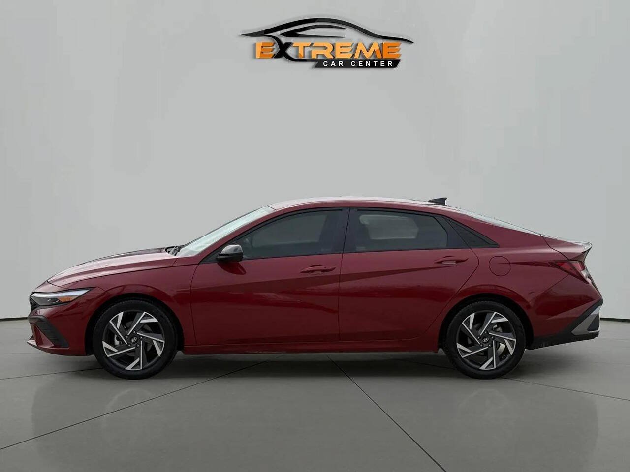 Used 2025 Hyundai Elantra Sport FWD image 3