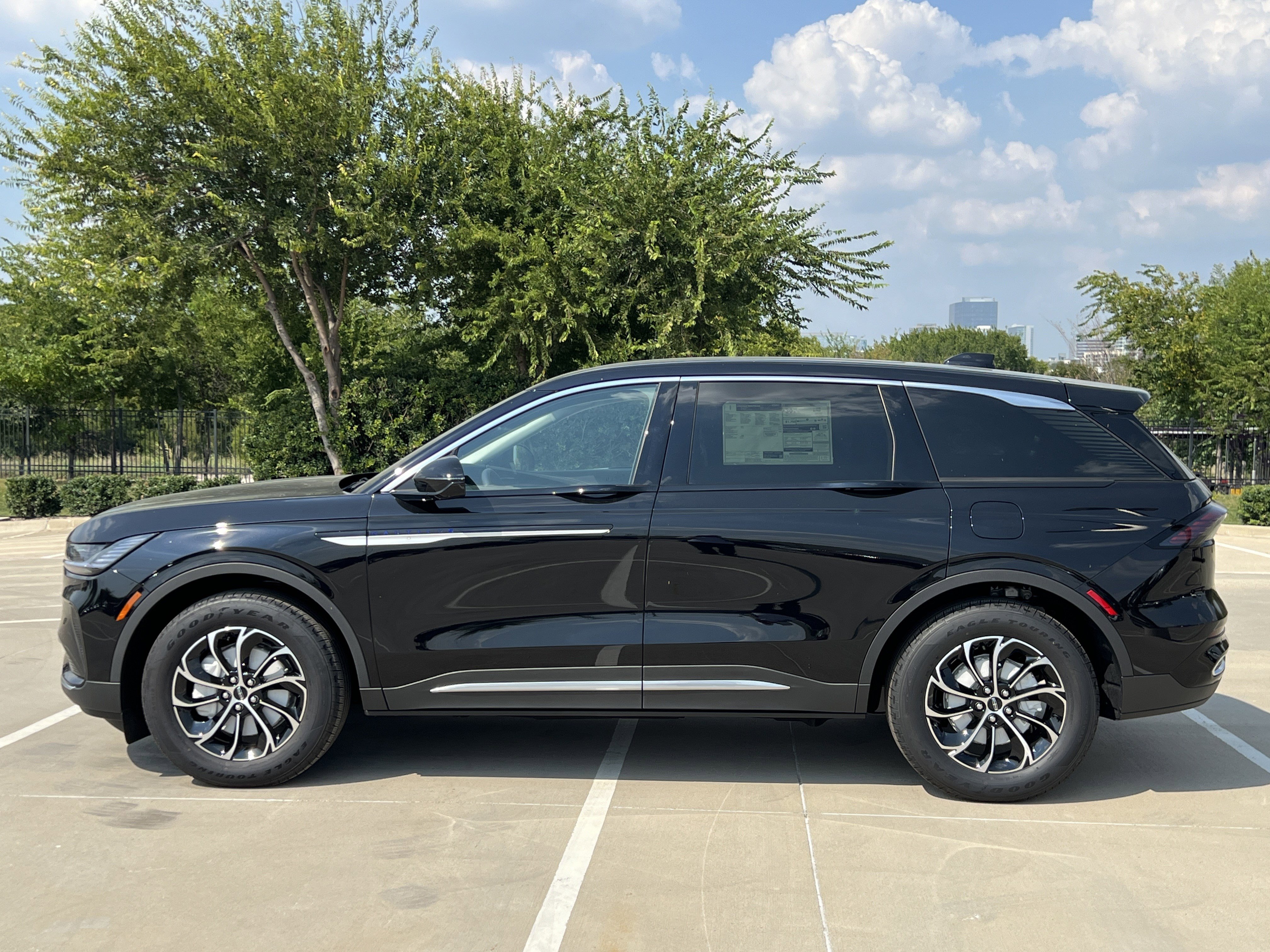 New 2025 Lincoln Nautilus Premier w/ Equipment Group 102A image 4