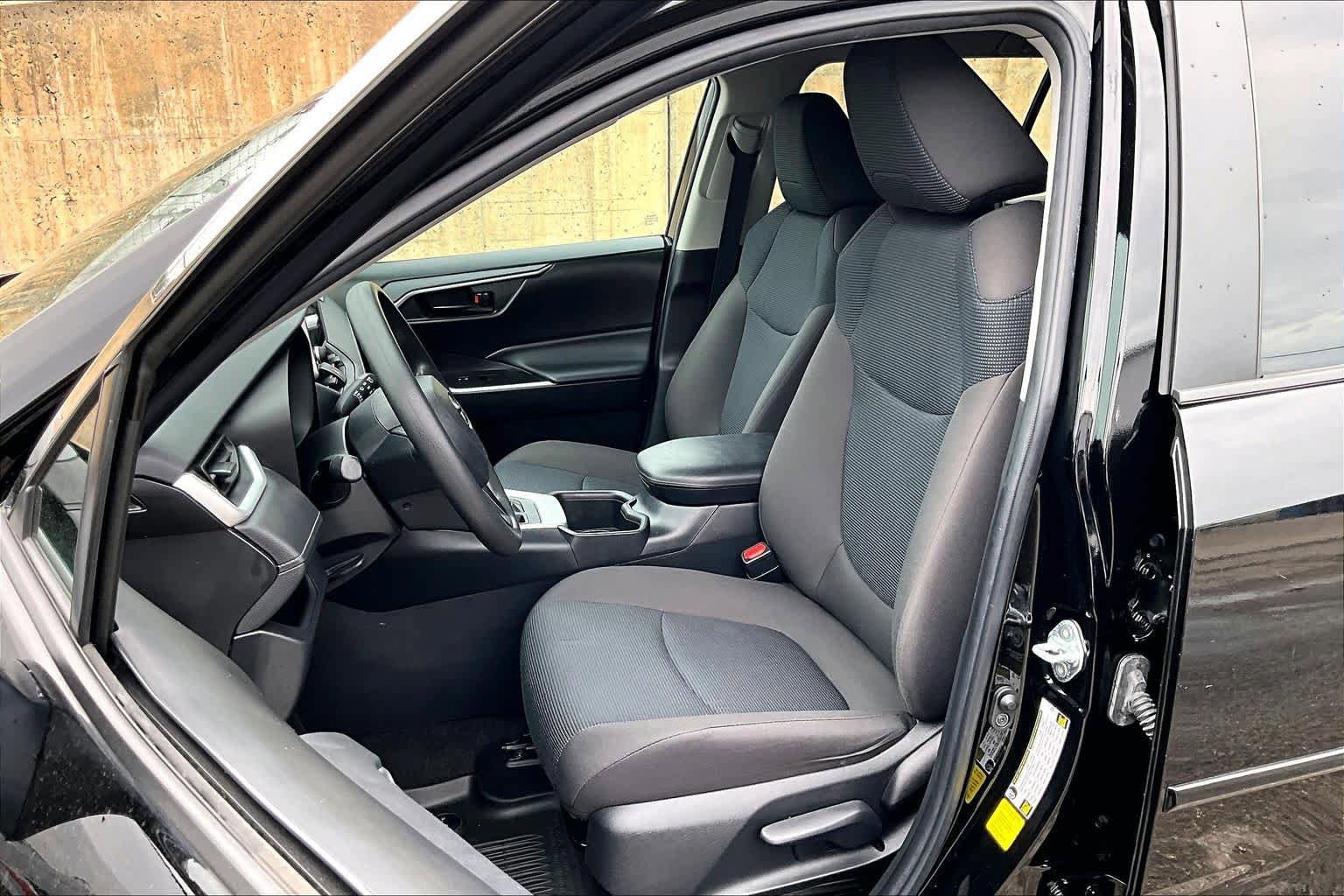 Used 2023 Toyota RAV4 LE AWD/4WD image 10