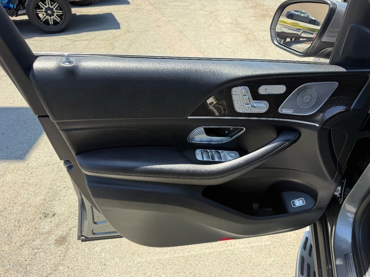 Used 2020 Mercedes-Benz GLE 350 w/ 3rd Row Seat Package image 11