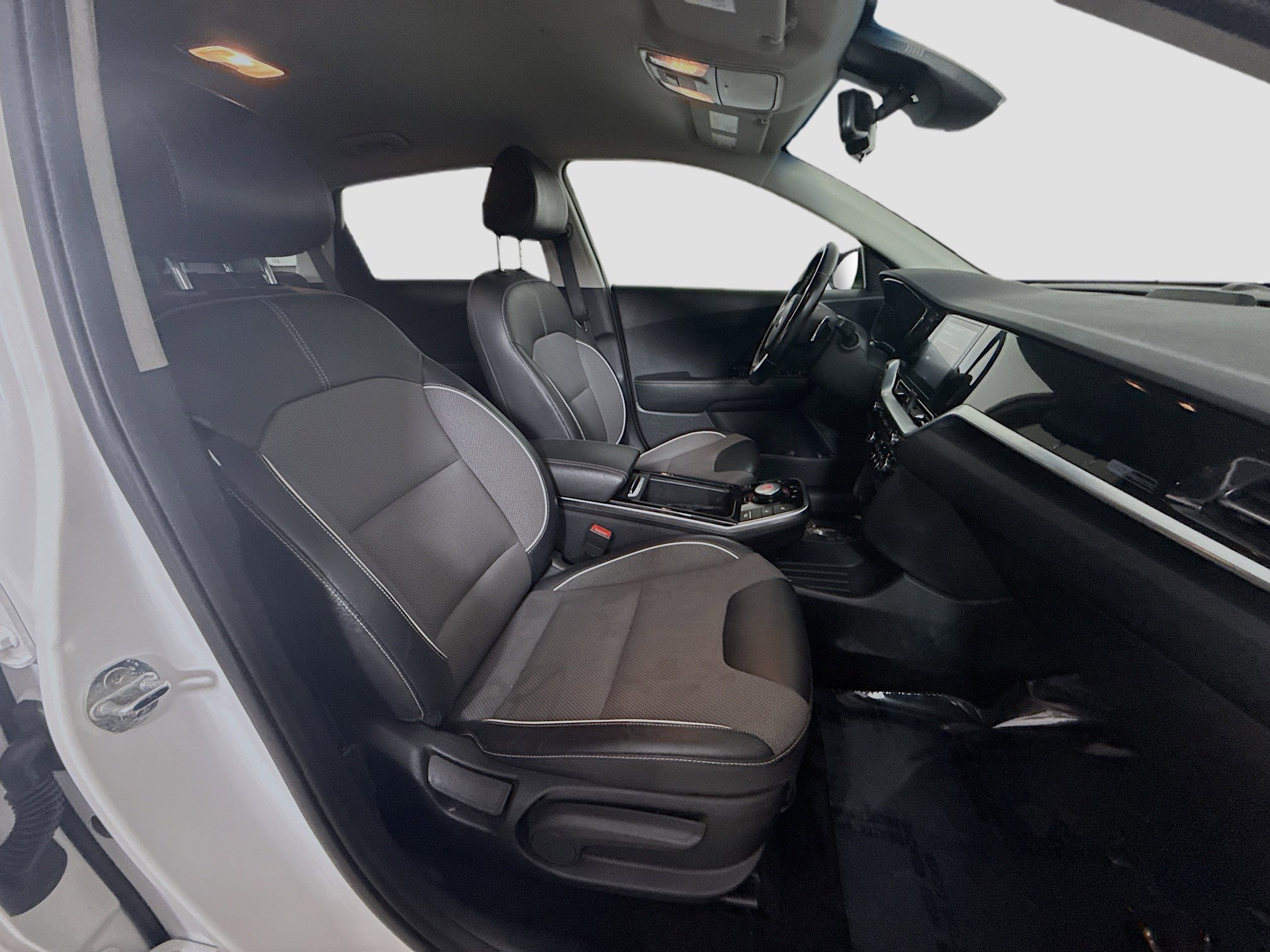 Used 2020 Kia Niro EX w/ Cold Weather Package image 29