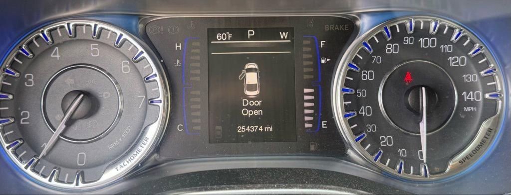 Used 2015 Chrysler 200 Limited w/ Convenience Group FWD image 10