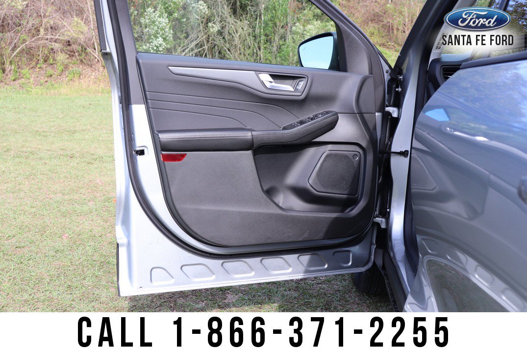 New 2023 Ford Escape SE image 17