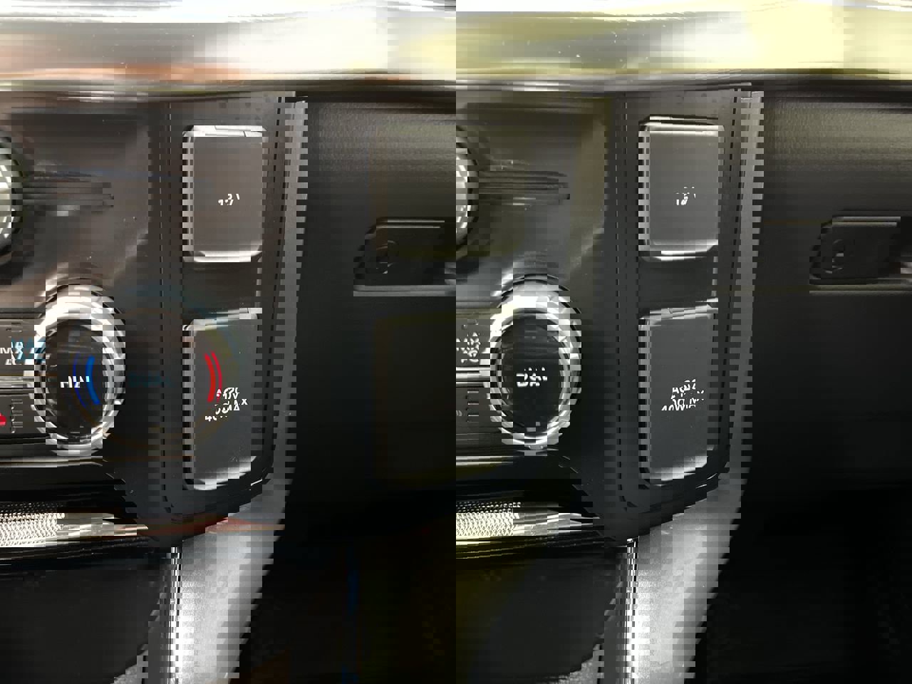 Used 2023 Ford F150 Lariat w/ Max Trailer Tow Package image 28