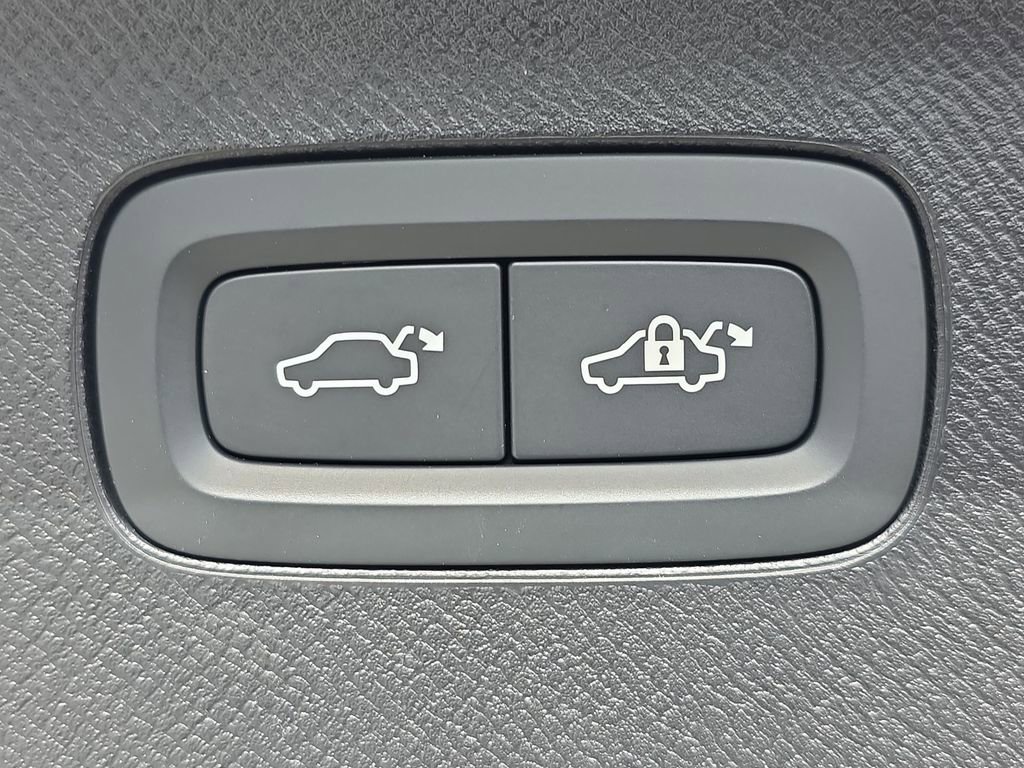 New 2026 Volvo XC90 T8 Plus image 22