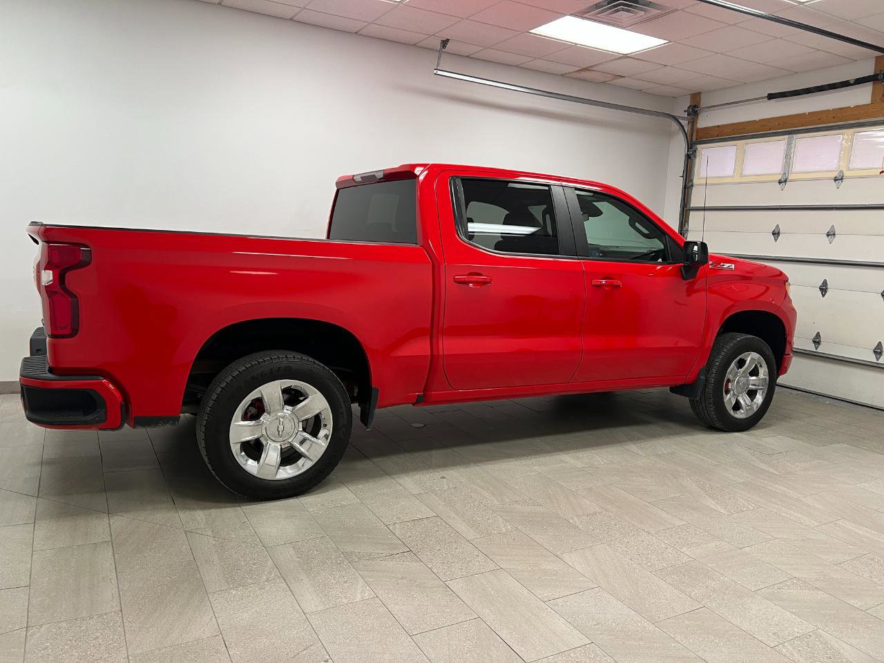 Used 2022 Chevrolet Silverado 1500 RST image 2