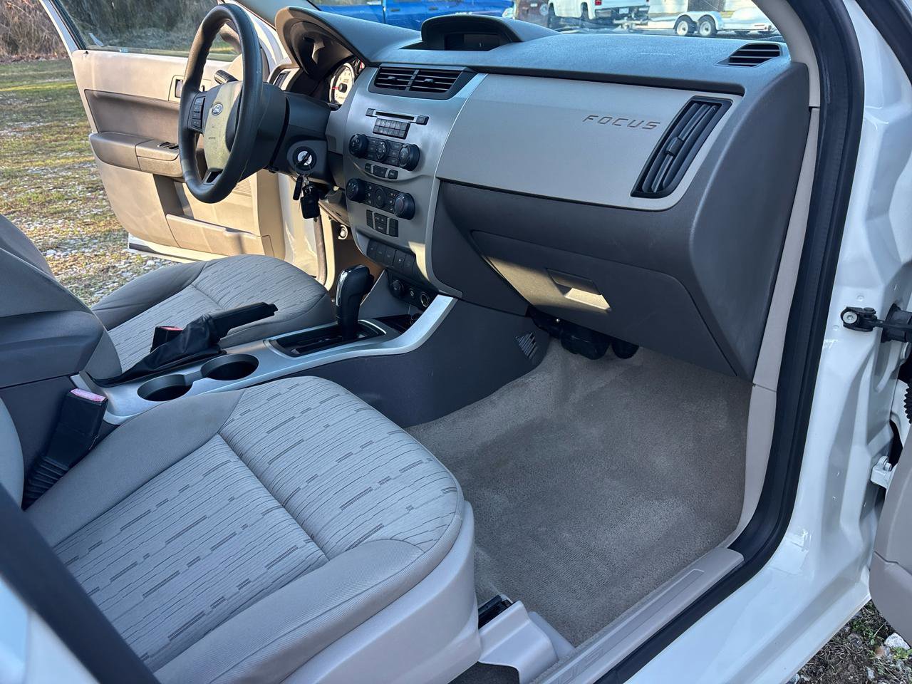 Used 2011 Ford Focus SE image 8