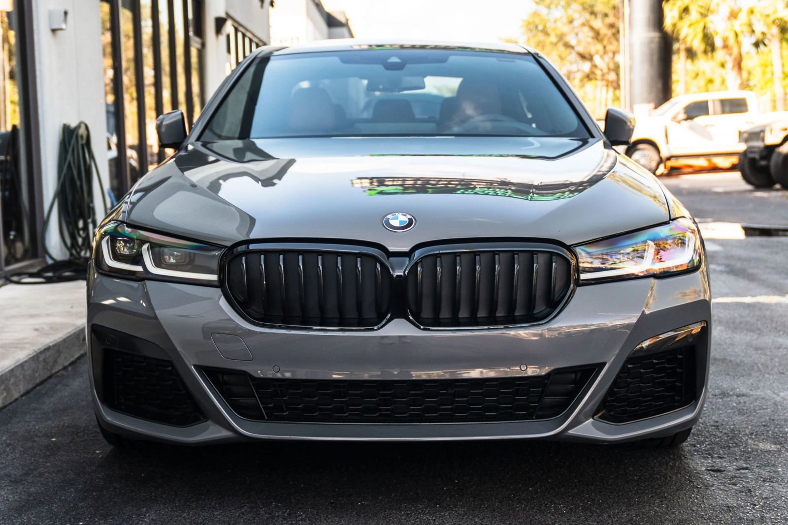 Used 2021 BMW 530i w/ M Sport Package RWD image 2