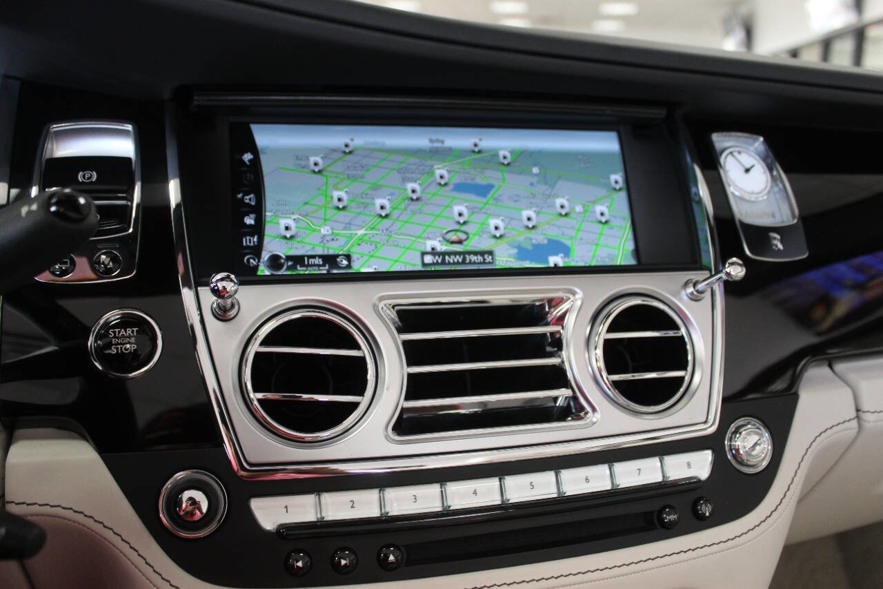 Used 2019 Rolls-Royce Dawn image 18