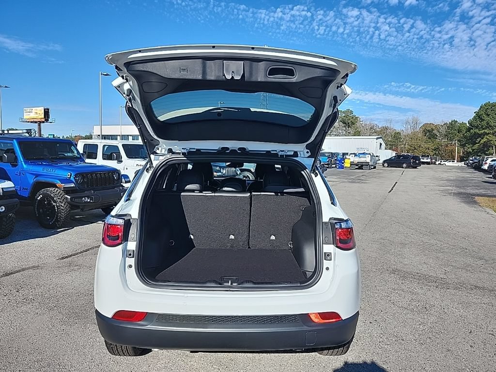 New 2026 Jeep Compass Latitude AWD/4WD image 16