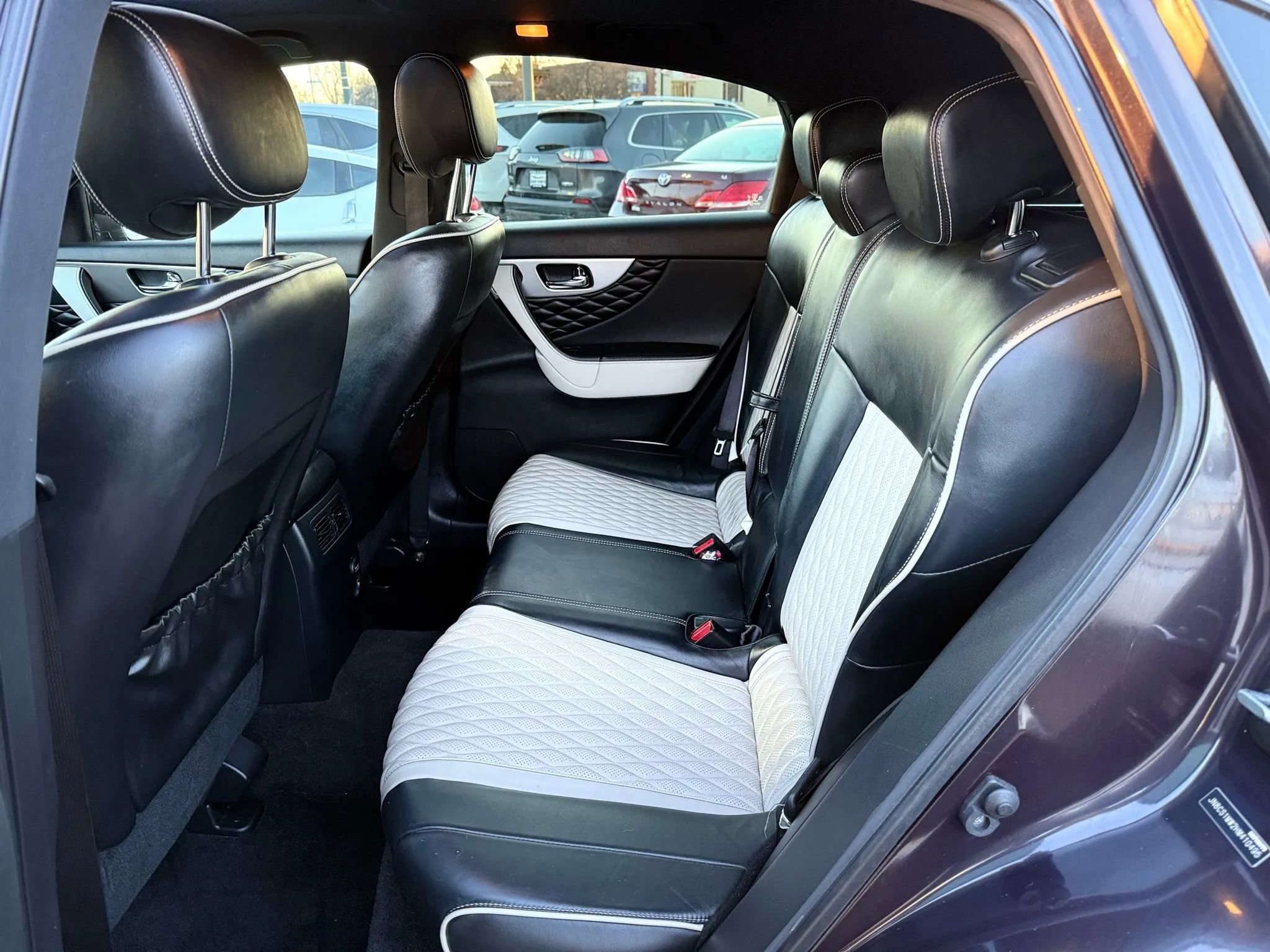 Used 2017 INFINITI QX70 3.7 w/ Limited Package AWD/4WD image 16
