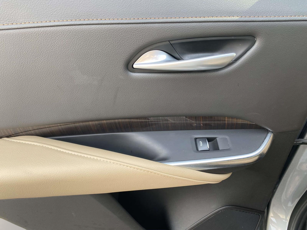Used 2025 Cadillac XT4 Premium Luxury FWD image 12