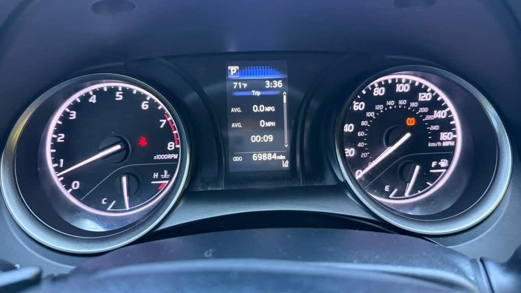 Used 2021 Toyota Camry SE FWD image 3