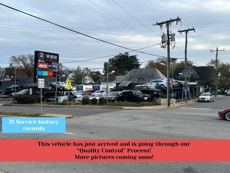 Used 2015 Cadillac Escalade Premium image 12