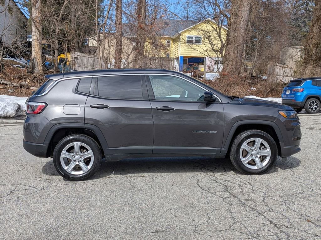 Used 2023 Jeep Compass Sport image 2