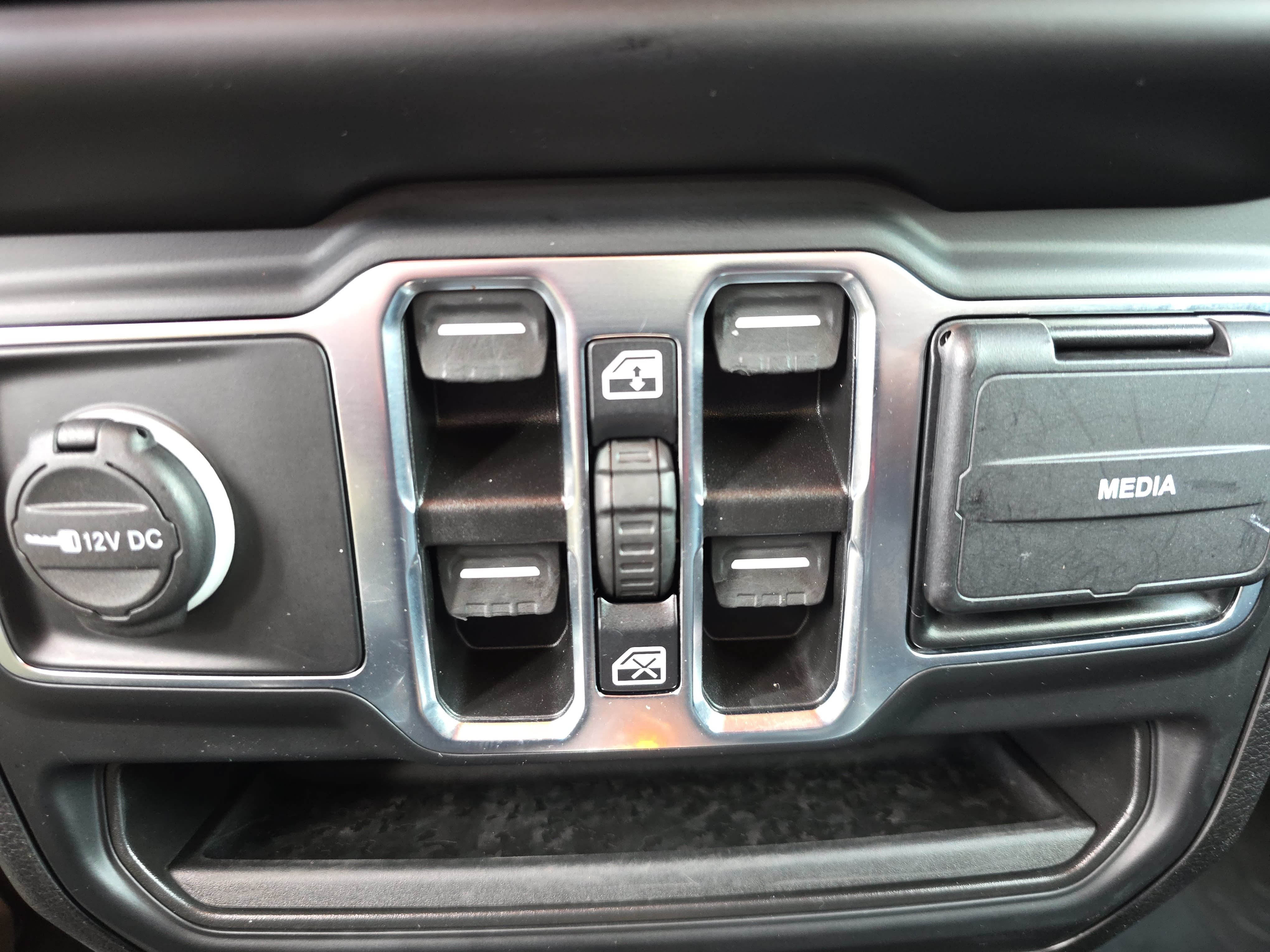 Certified 2021 Jeep Gladiator Sport AWD/4WD image 25