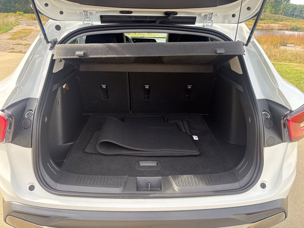 Used 2024 Chevrolet Trax ACTIV w/ Sunroof Package FWD image 46