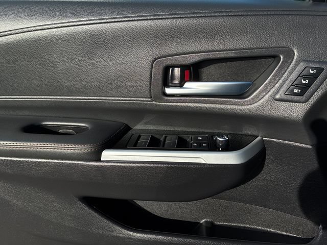 Used 2026 Toyota Sienna Limited FWD image 12
