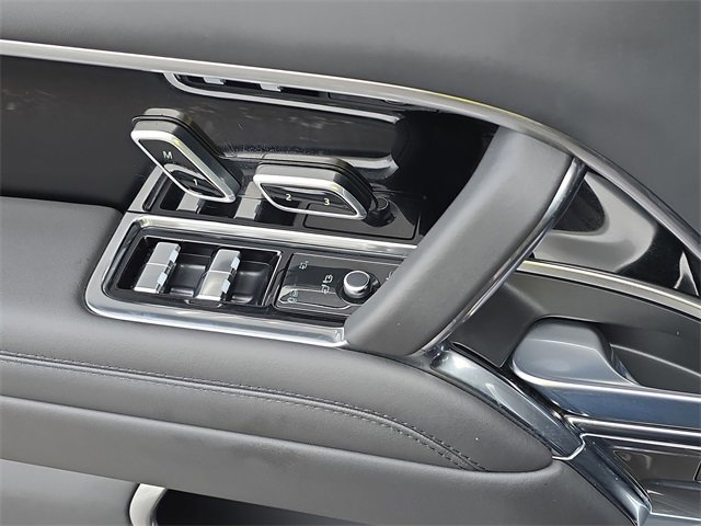 Used 2025 Land Rover Range Rover SE image 27