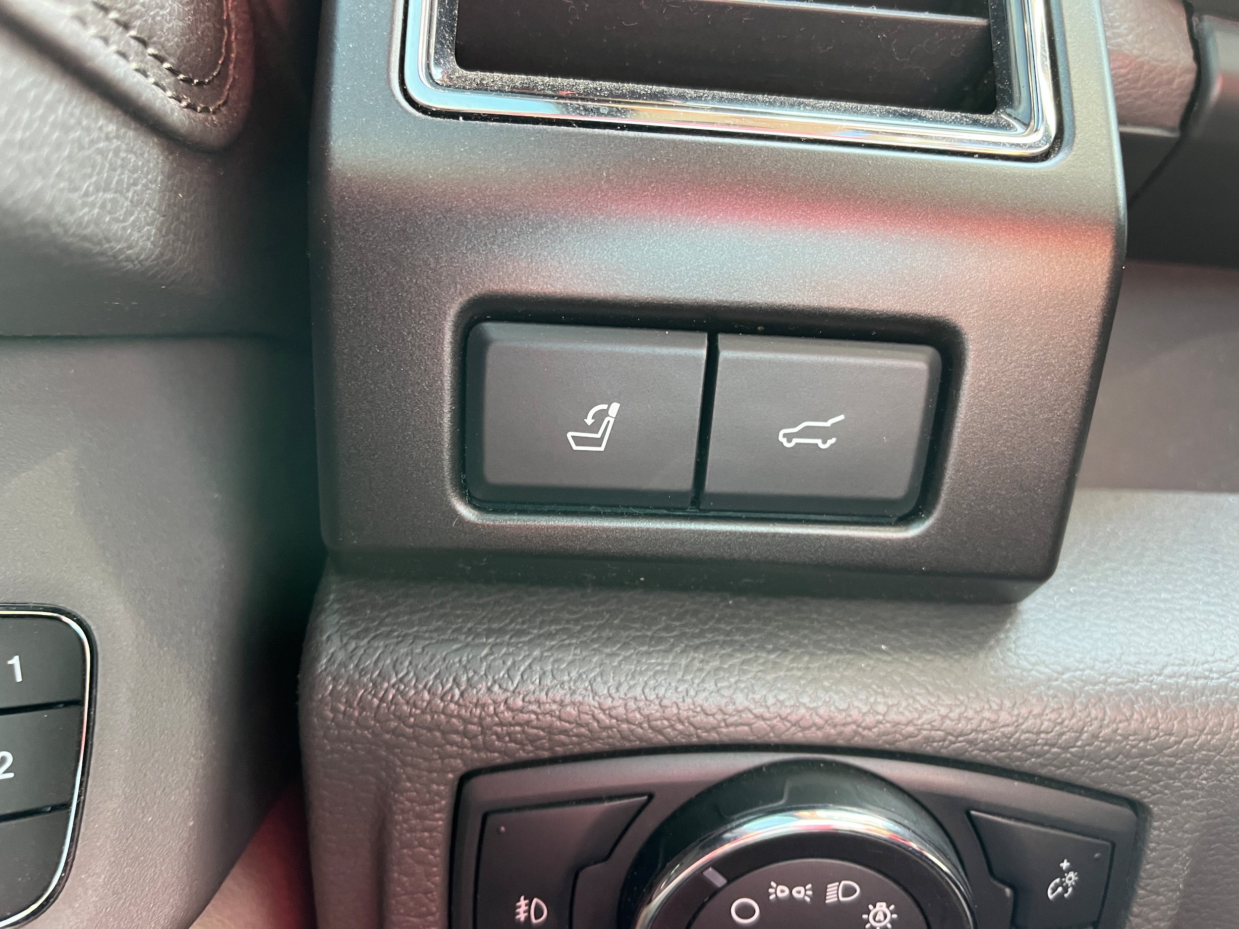 Used 2019 Ford Expedition Limited w/ Equipment Group 301A AWD/4WD image 22