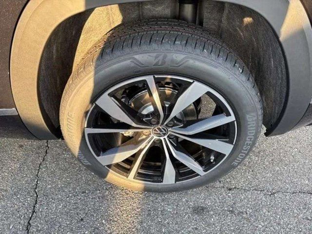 New 2026 Volkswagen Atlas Cross Sport SEL Premium R-Line image 10