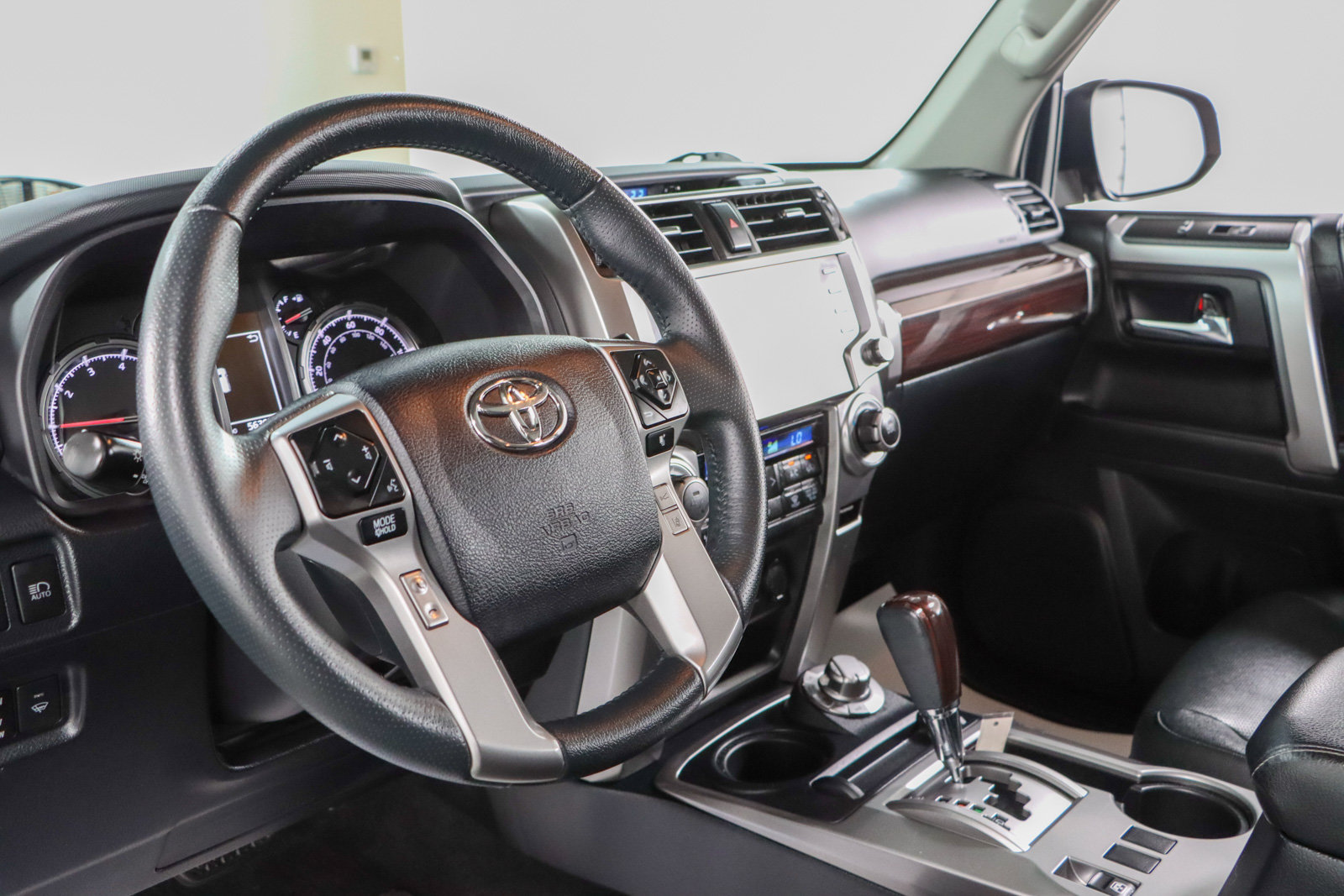 Used 2022 Toyota 4Runner Limited AWD/4WD image 23