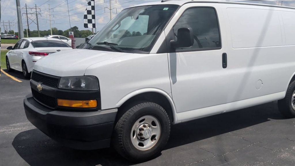 Used 2018 Chevrolet Express 2500 w/ Driver Convenience Package RWD image 4