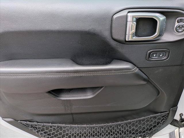 Used 2018 Jeep Wrangler Unlimited Sahara AWD/4WD image 10