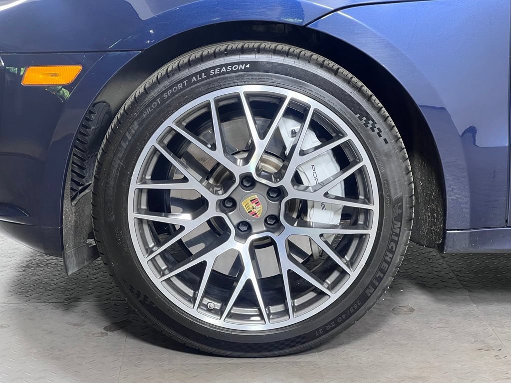 Certified 2020 Porsche Macan Turbo AWD/4WD image 11