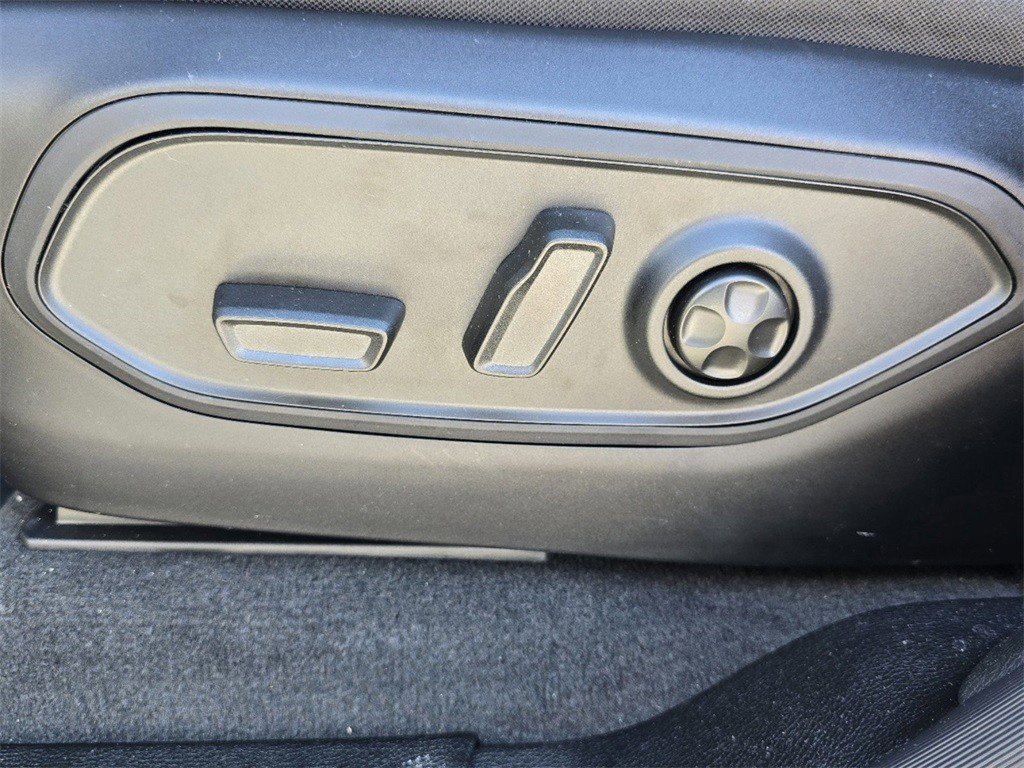 New 2025 Jeep Grand Cherokee L Laredo image 9