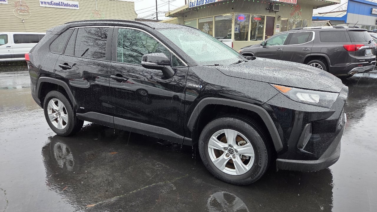 Used 2021 Toyota RAV4 LE image 6