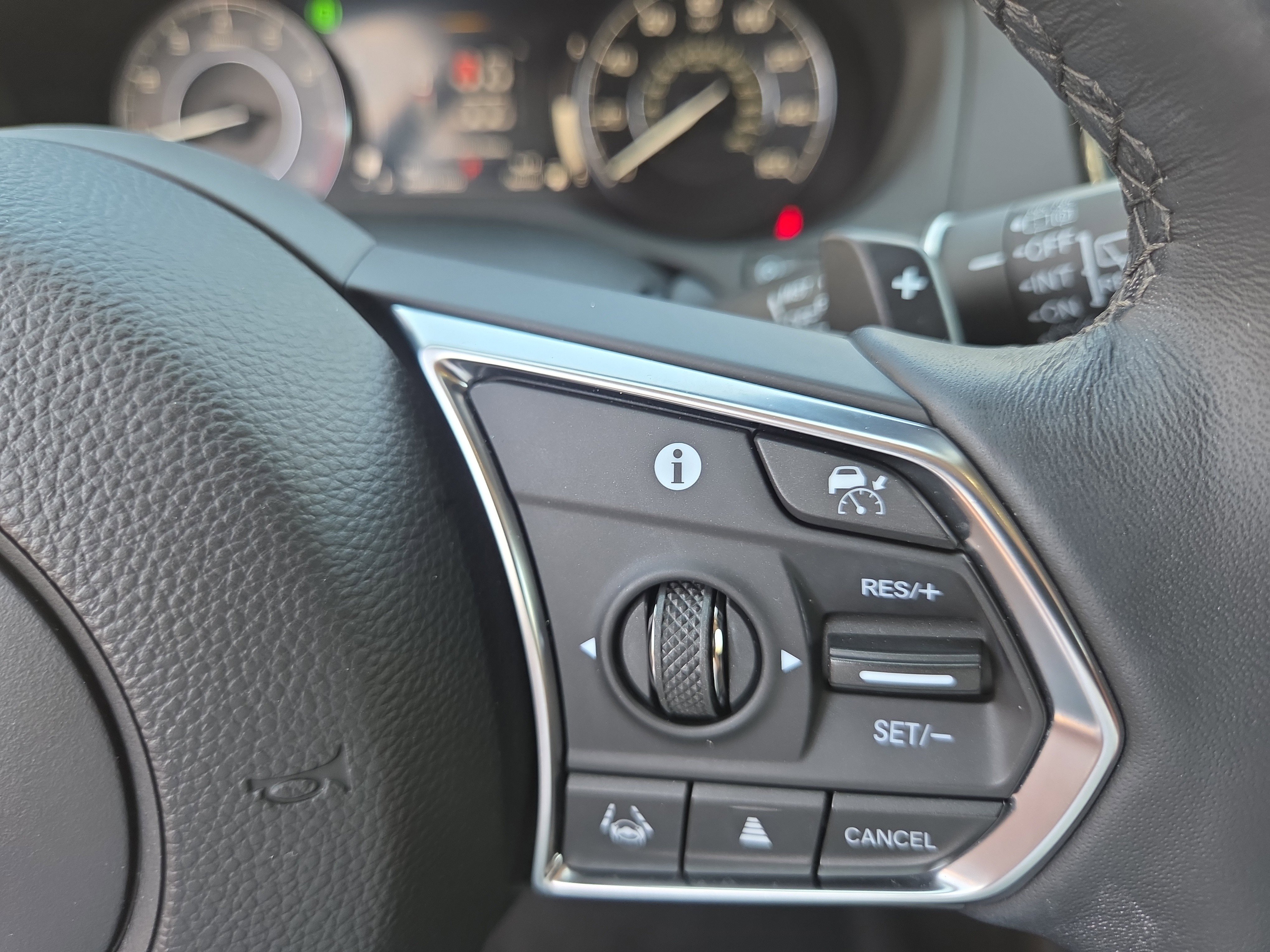 Used 2023 Acura RDX AWD w/ Advance Package image 30