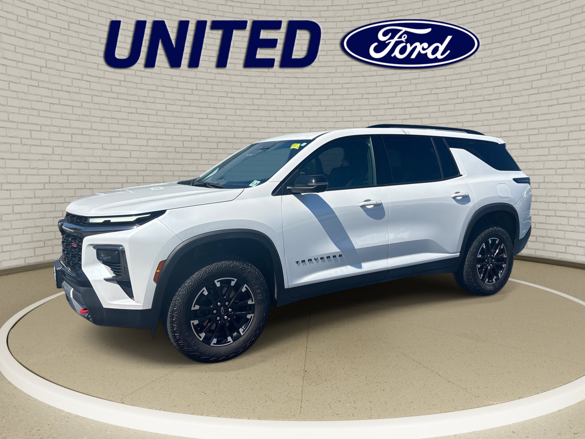 Used 2024 Chevrolet Traverse Z71 w/ LPO, Floor Liner Package AWD/4WD image 1