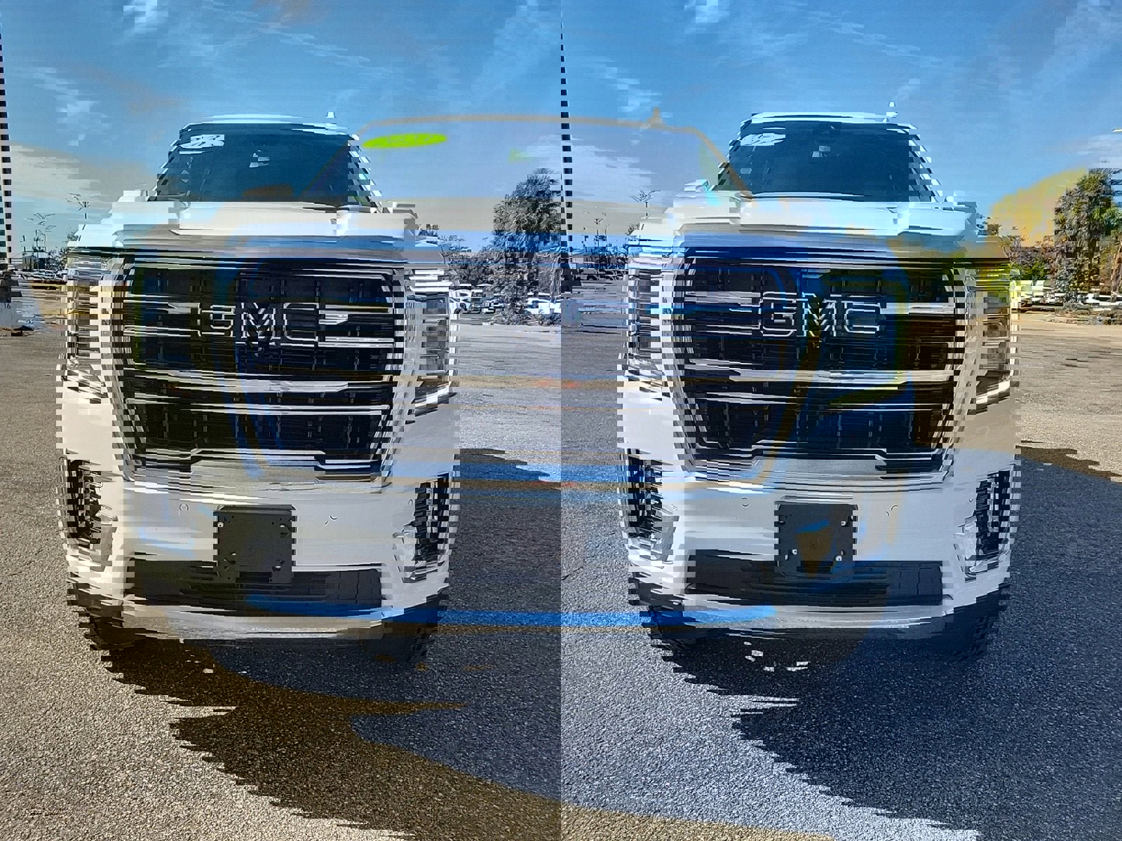 Used 2023 GMC Yukon SLT w/ SLT Premium Package image 4