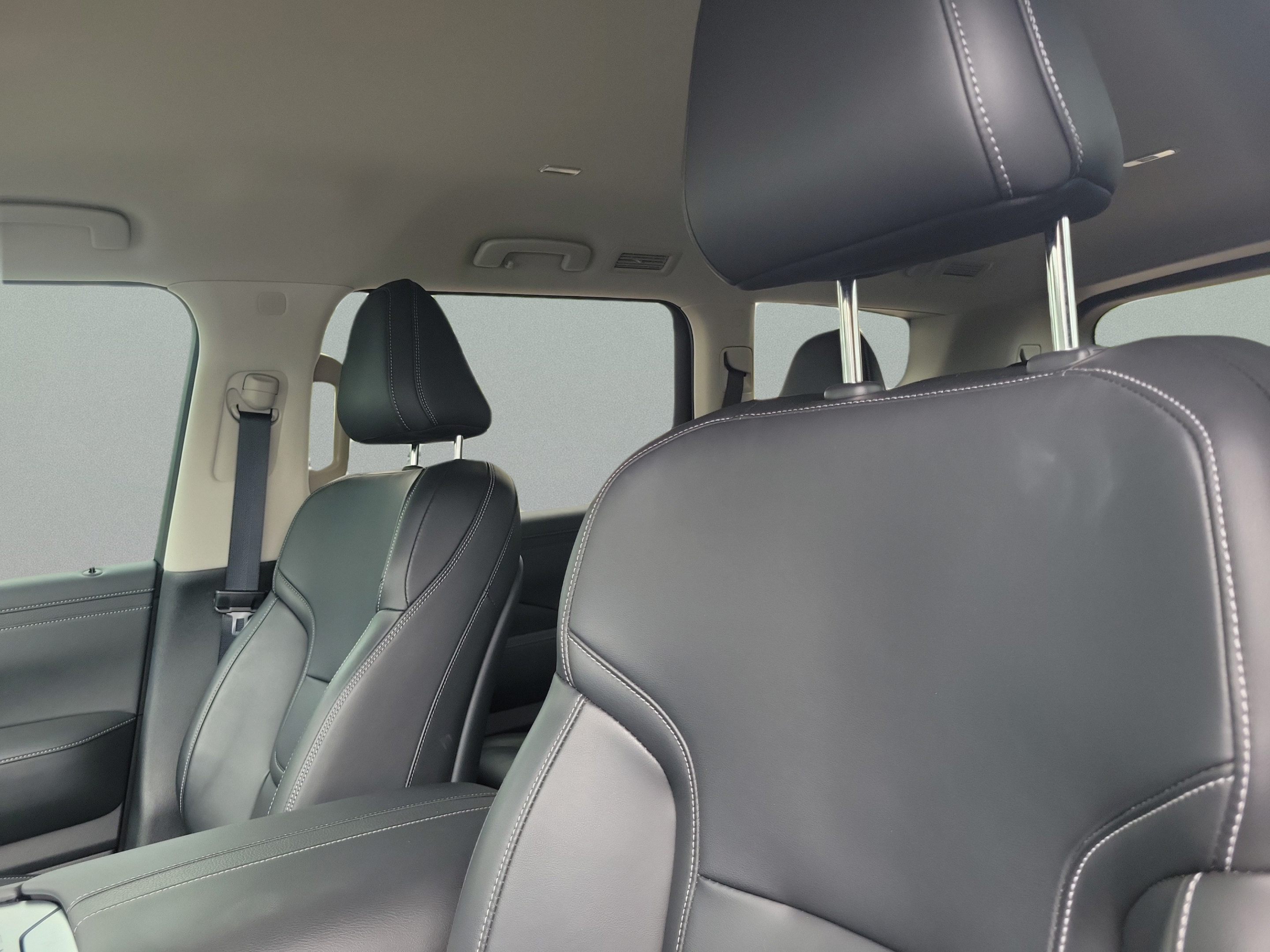 Used 2025 Nissan Armada SV RWD image 29