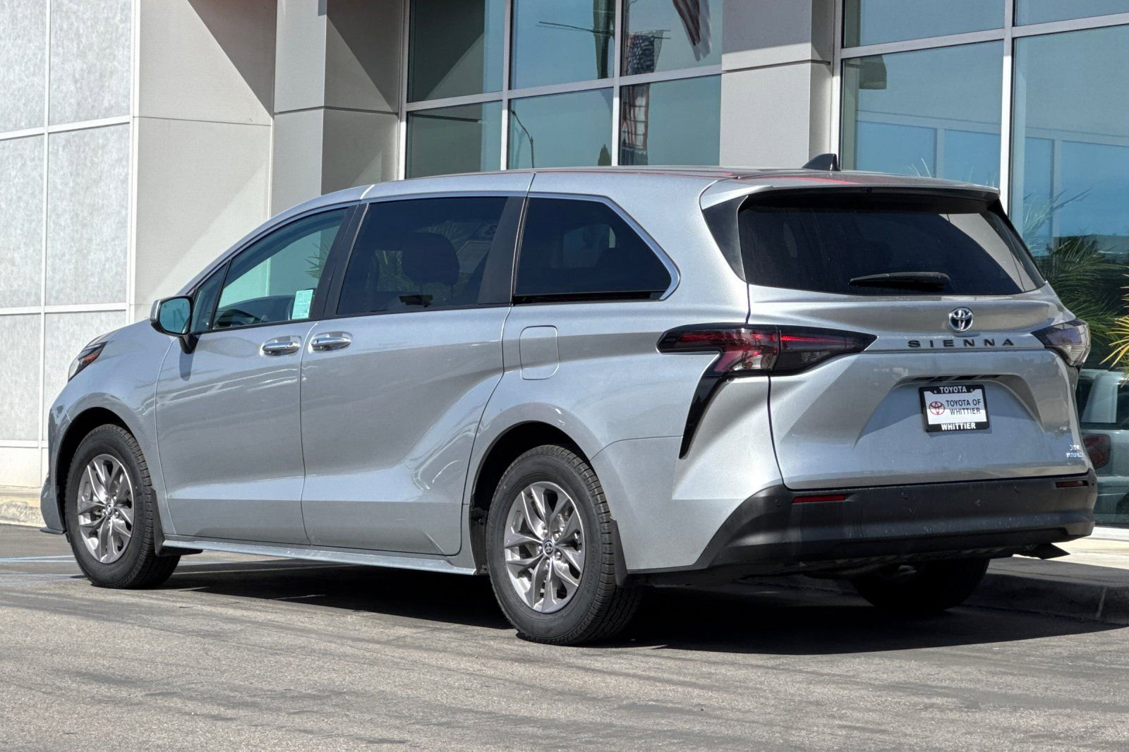 Certified 2023 Toyota Sienna XLE image 8